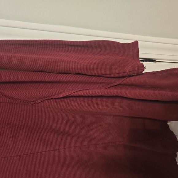 (35)Lucky Brand Gray Camo & Maroon Top - Picture 6 of 10